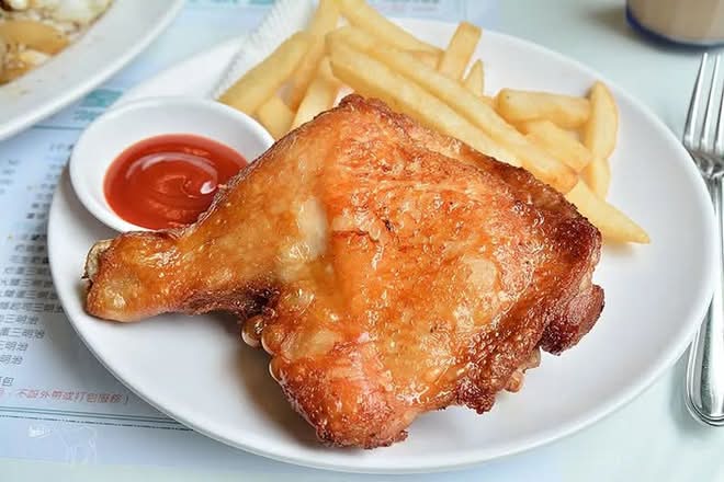 Deep Fried Chicken Whole Leg with Fries (炸雞髀薯條)